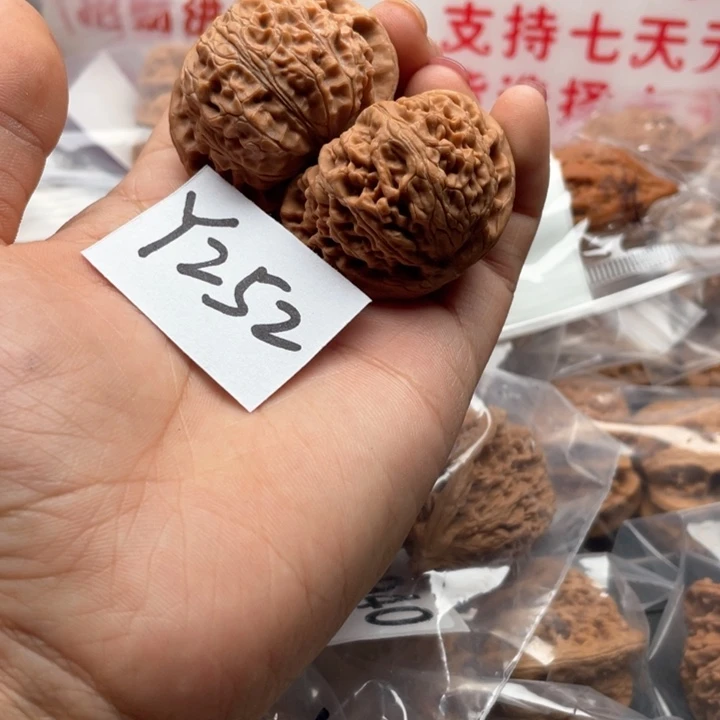 文玩核桃把件宫灯