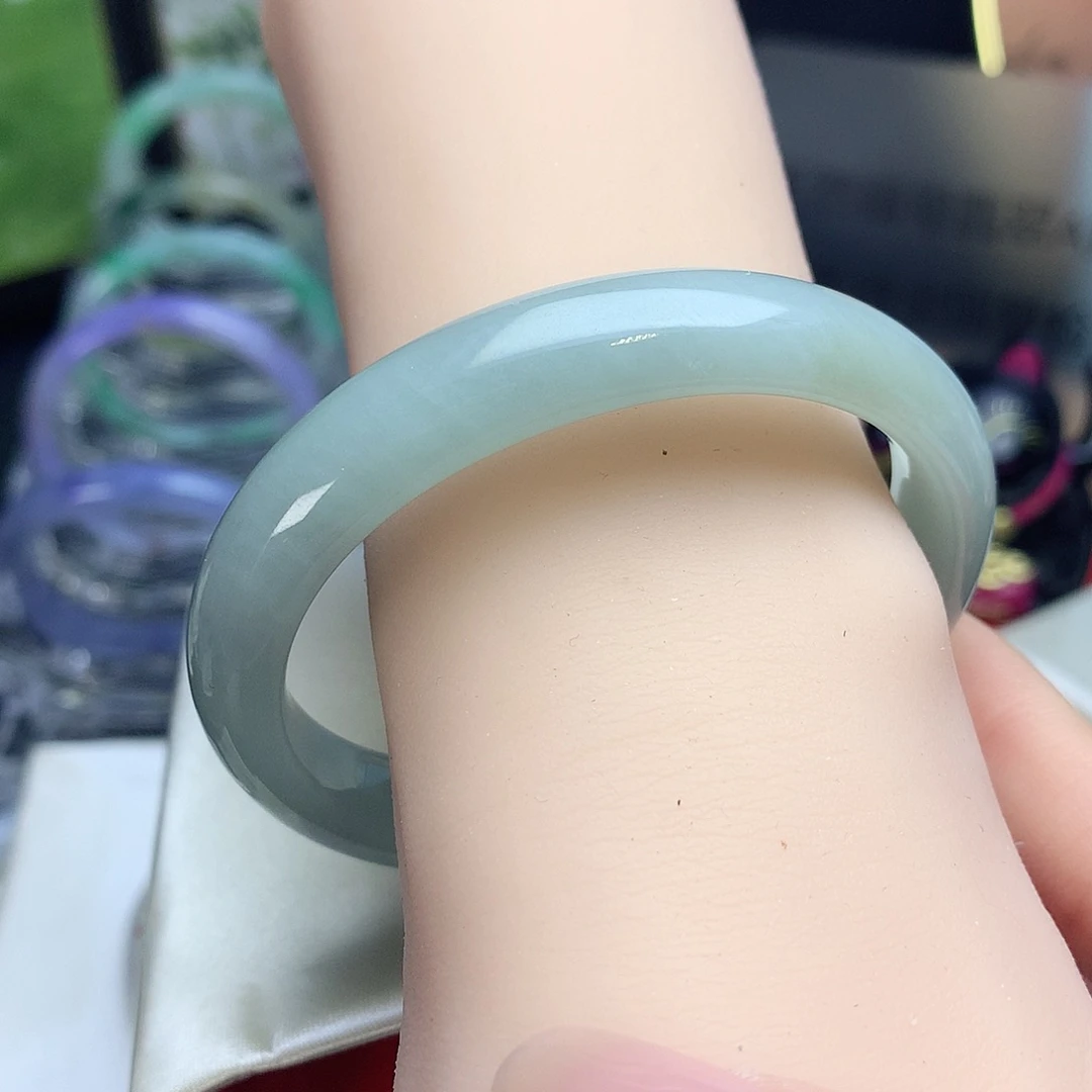 翡翠未镶嵌手镯54.2贵妃 种老胶润蓝绿