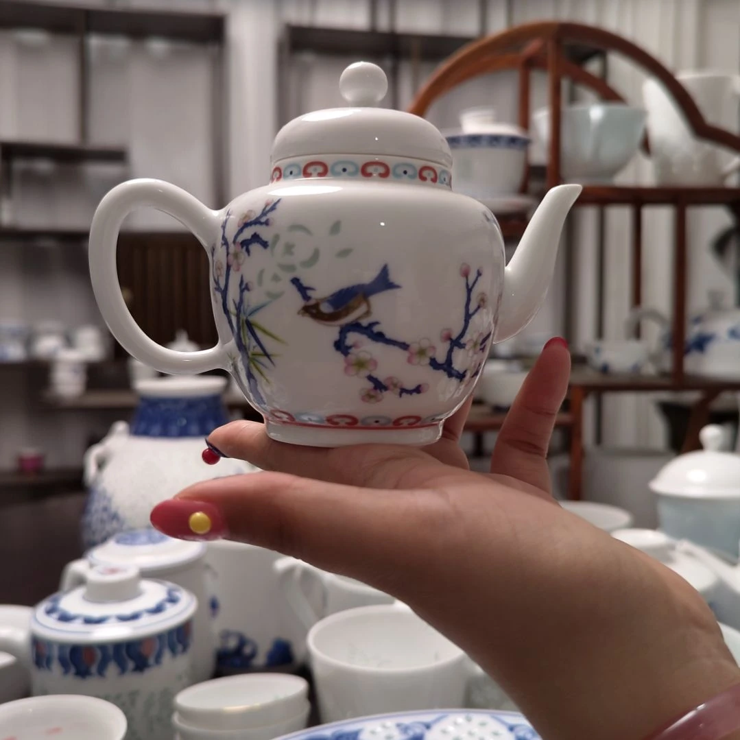 青花瓷梅雀报喜茶壶一个
