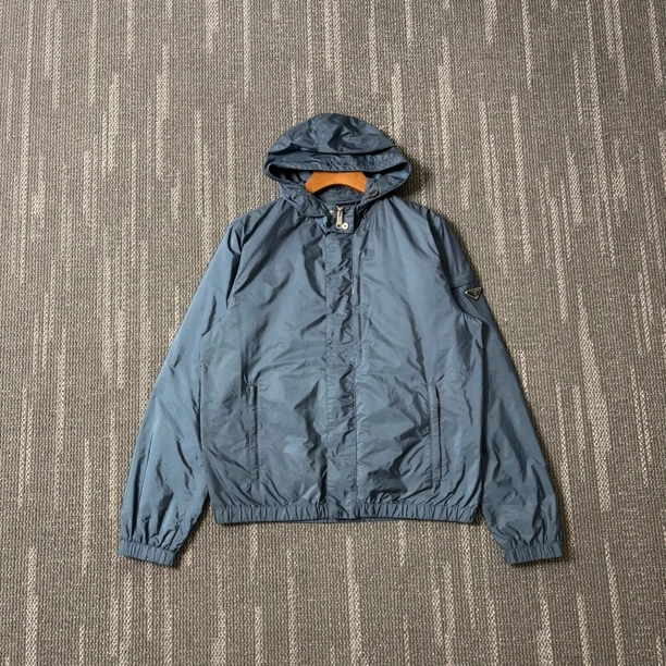99新 Prada/普拉达 经典钢标尼龙外套/50码/7981
