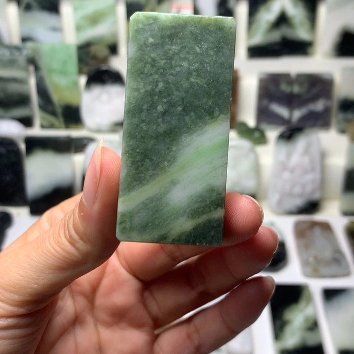 独山玉未镶嵌颈饰