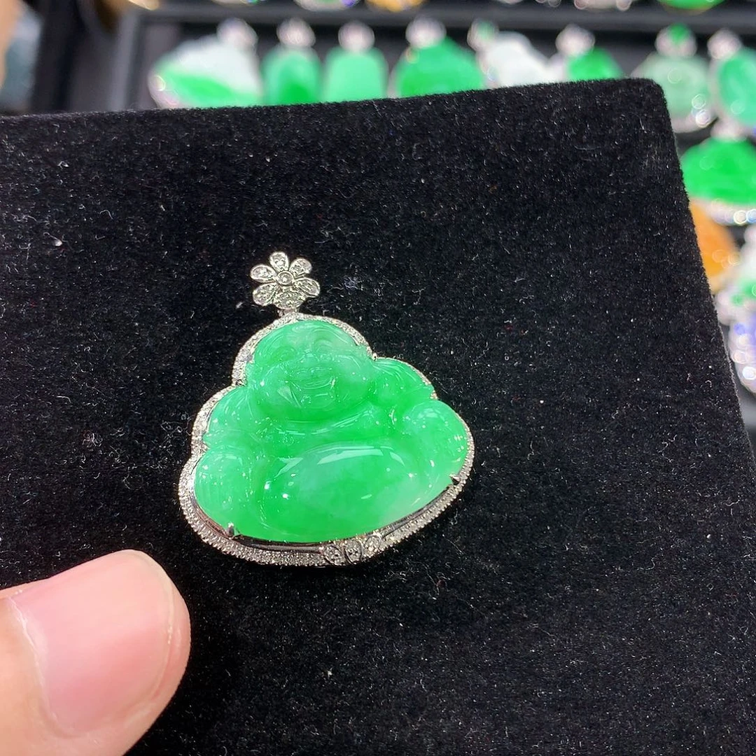 翡翠18K金镶嵌颈饰