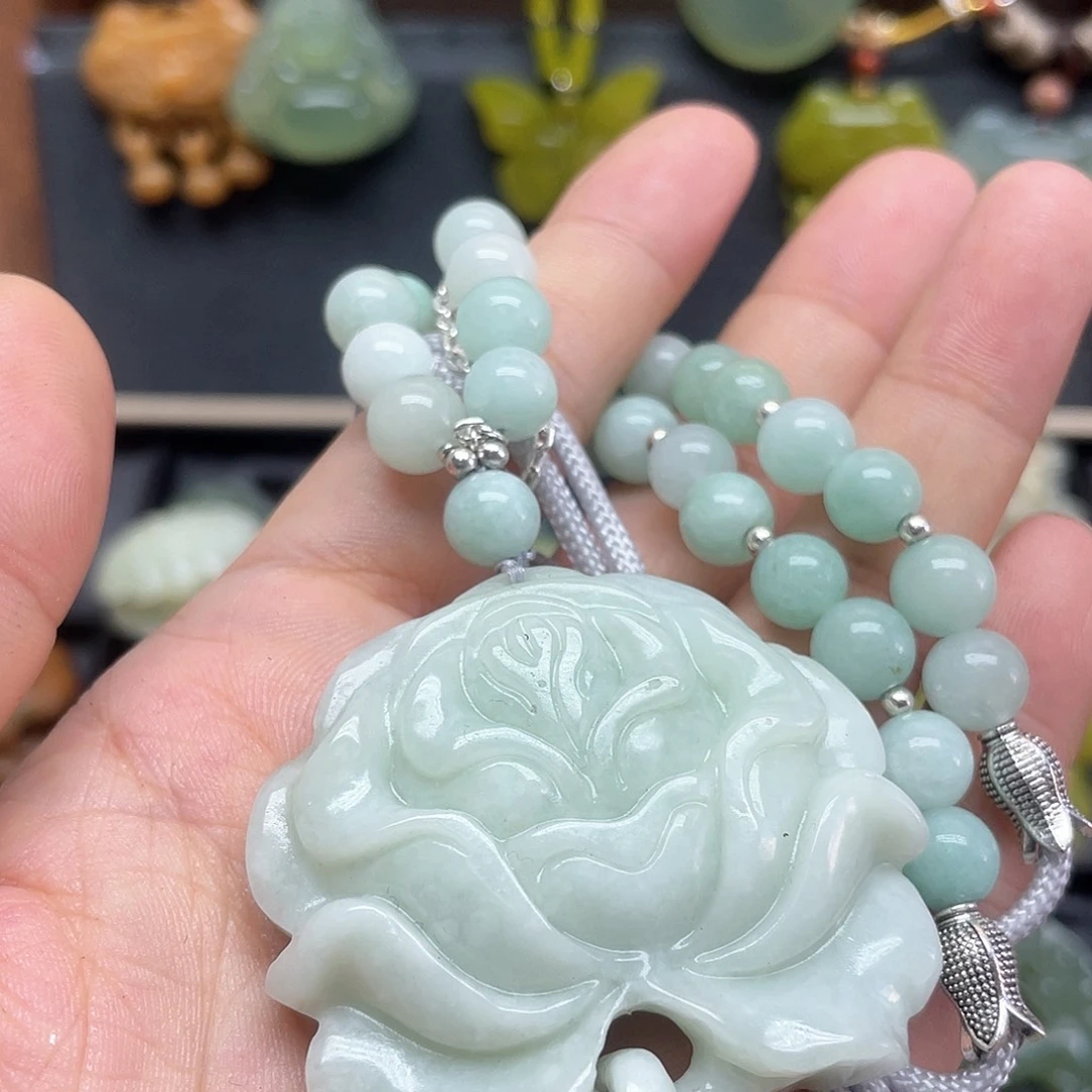 蛇纹石玉未镶嵌颈饰