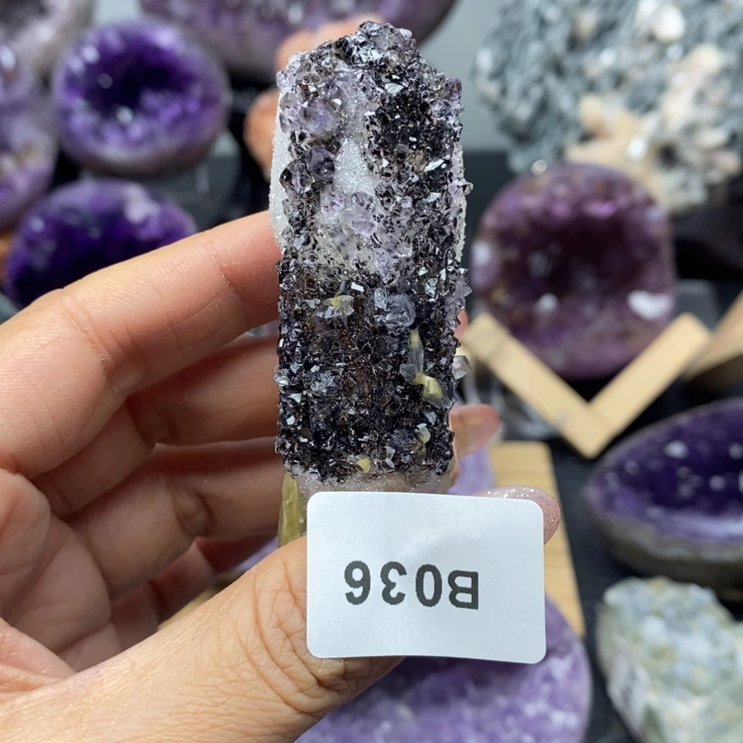 瑞***宁未镶嵌水晶大型摆件（非配饰）