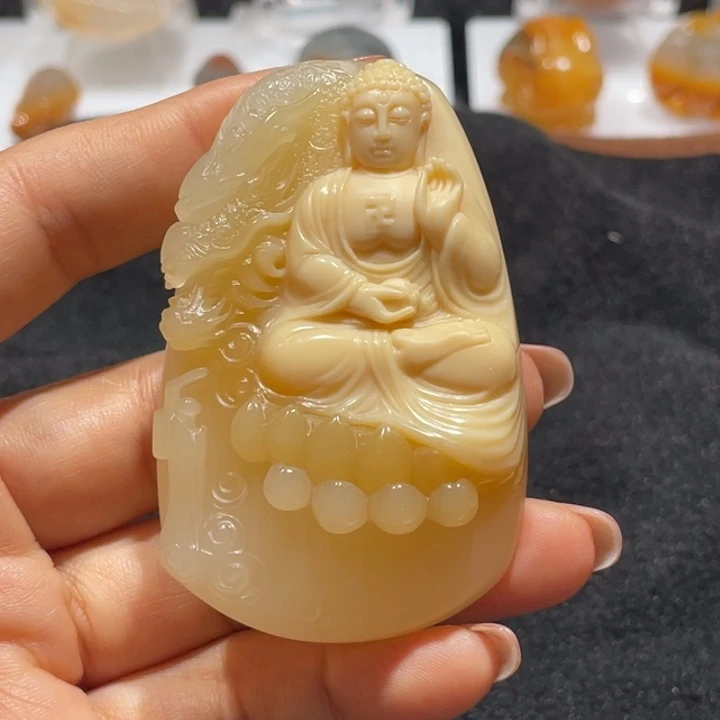 未镶嵌石英质玉（黄龙玉）挂件