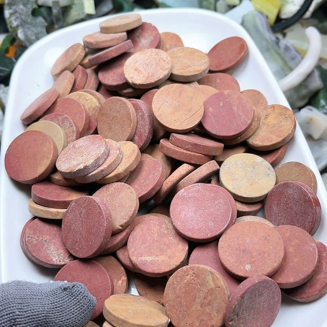 颈饰未镶嵌石英岩玉