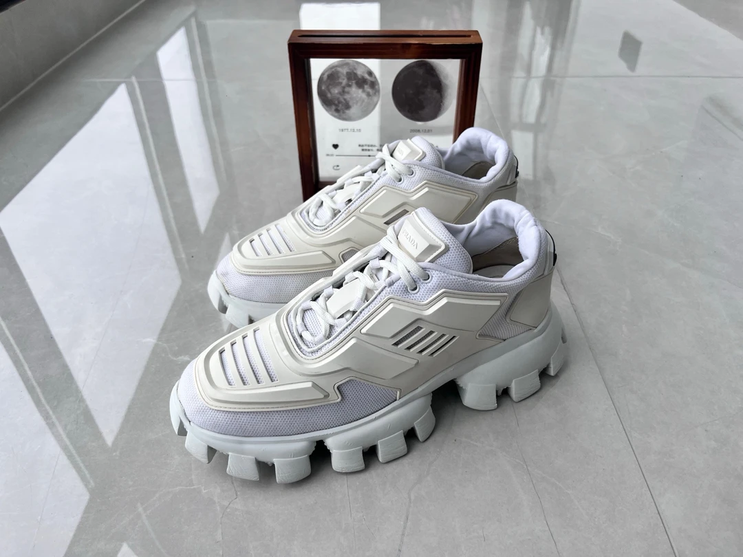 95新 Prada/普拉达 板鞋/坦克鞋 白色/39.5码
