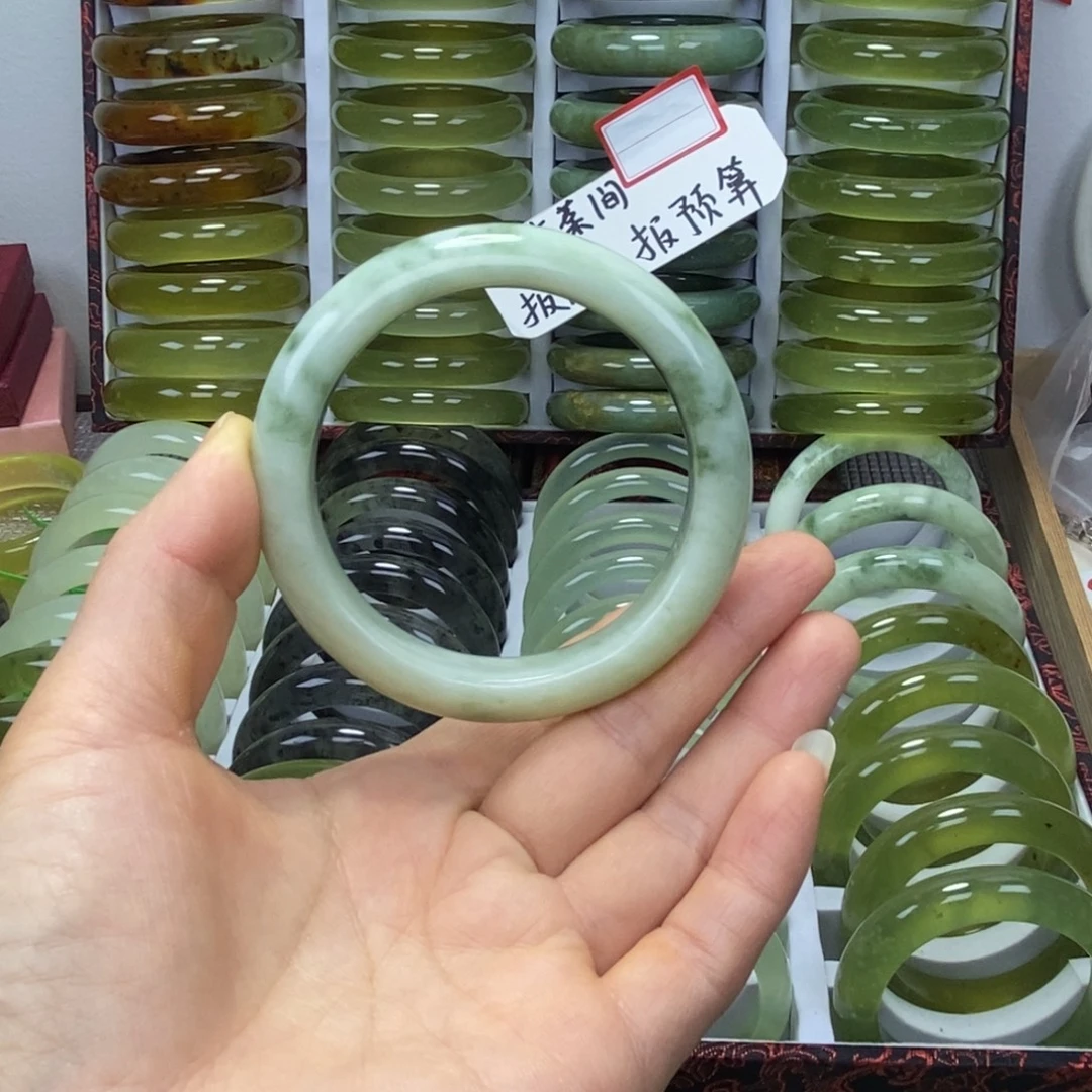 ****一蛇纹石玉未镶嵌手镯