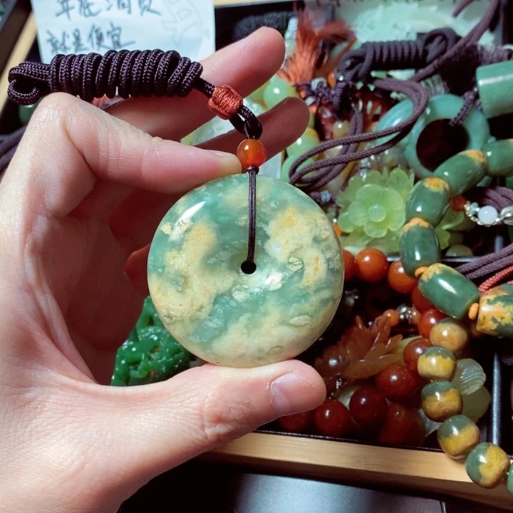 蛇纹石玉颈饰未镶嵌