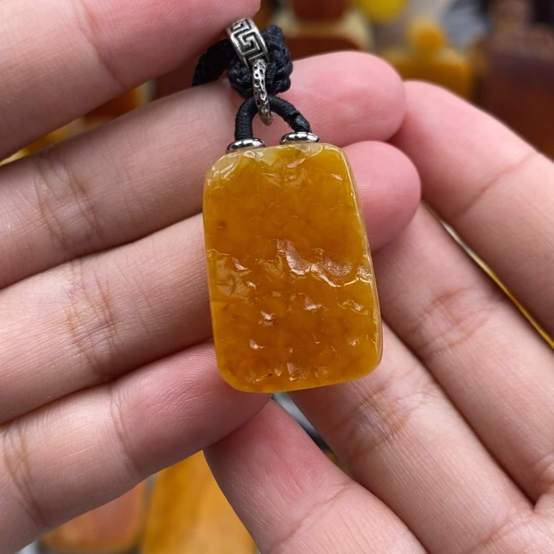 琥珀吊坠(赠链)未镶嵌