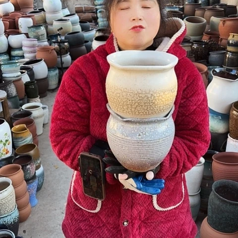 口19高19瑕疵盆子。