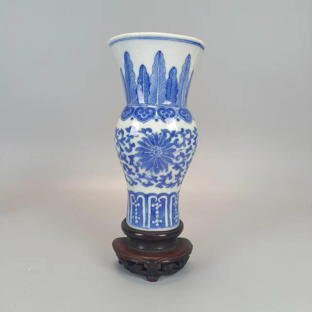 jdz-5110003 清嘉庆 青花缠枝宝相花壁瓶