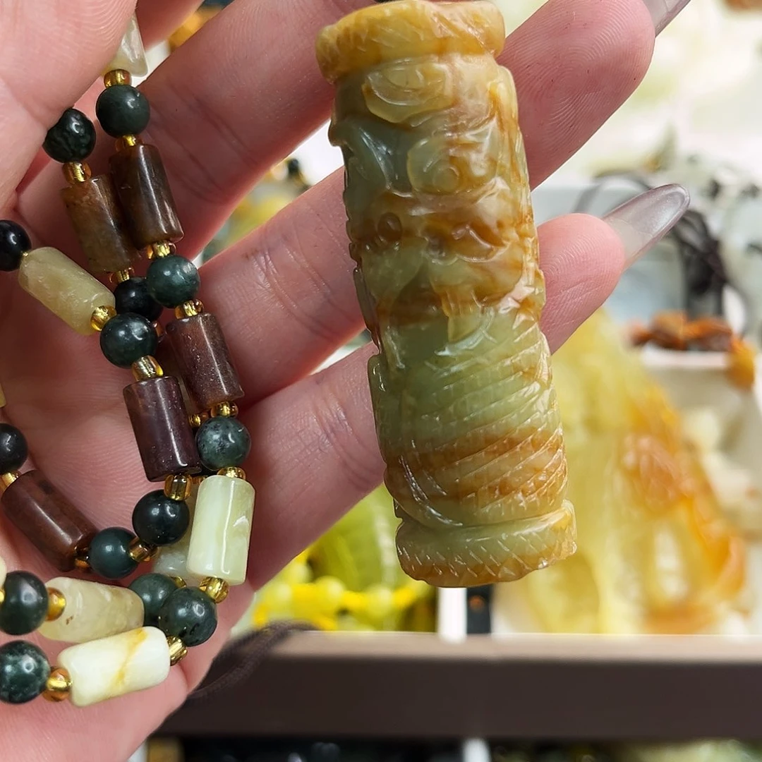 蛇纹石玉颈饰未镶嵌