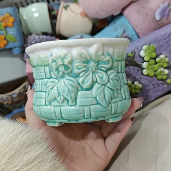 当场拍满15元发货不凑不发，花盆盆口不方不圆有针孔黑点是正常的，