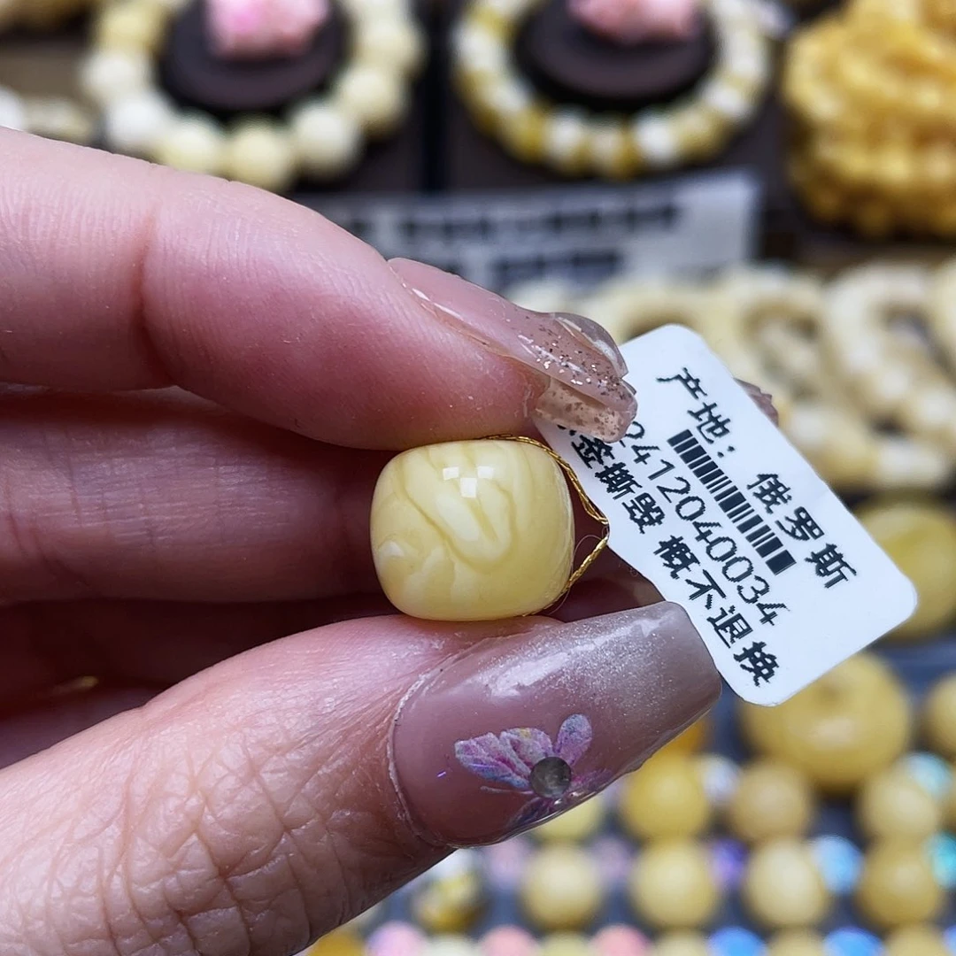 琥珀珠宝奇石未镶嵌12.6×11.1mm