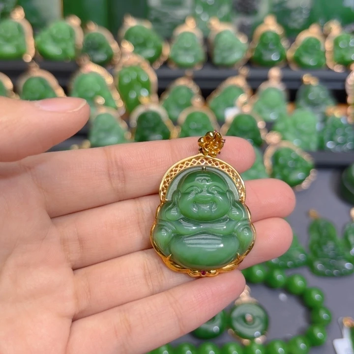 颈饰18K金镶嵌和田玉（碧玉）