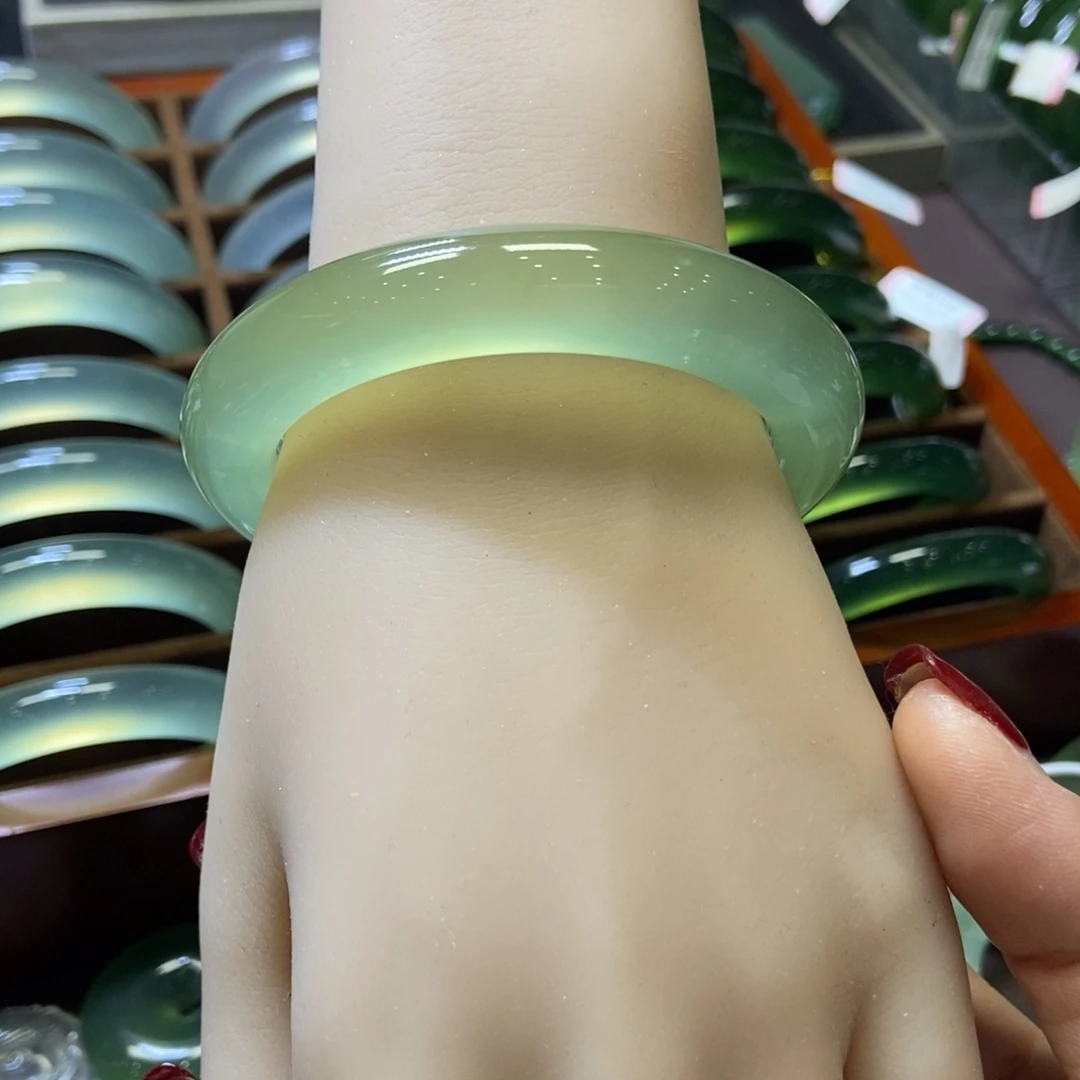 蛇纹石玉手镯56+未镶嵌