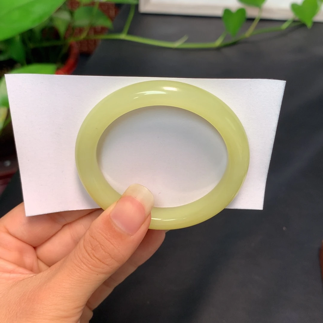 和田玉手镯未镶嵌若羌鸡油黄手镯