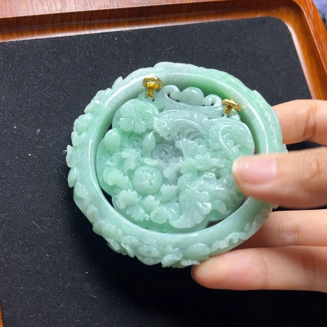 翡翠未镶嵌颈饰满绿