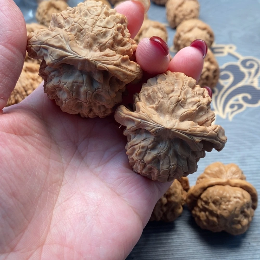 小***杨文玩核桃吊坠核桃