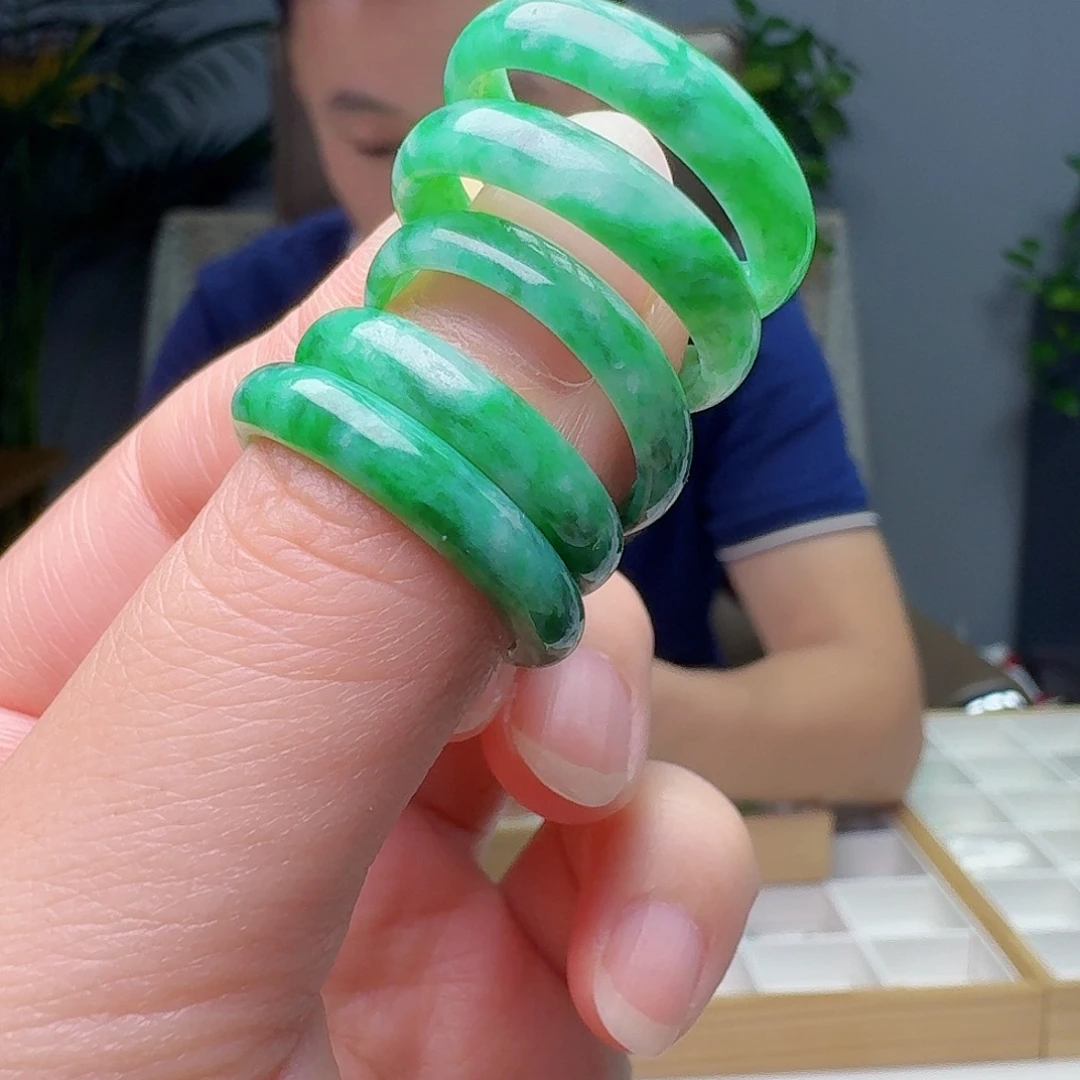 翡翠未镶嵌戒指多样性发货其一