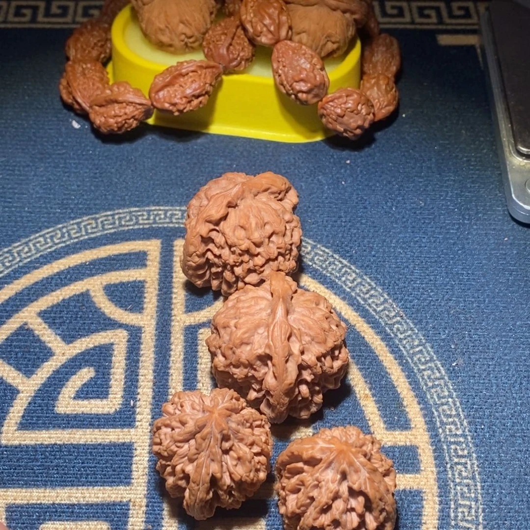 二***库文玩核桃吊坠全品无修白狮子一对