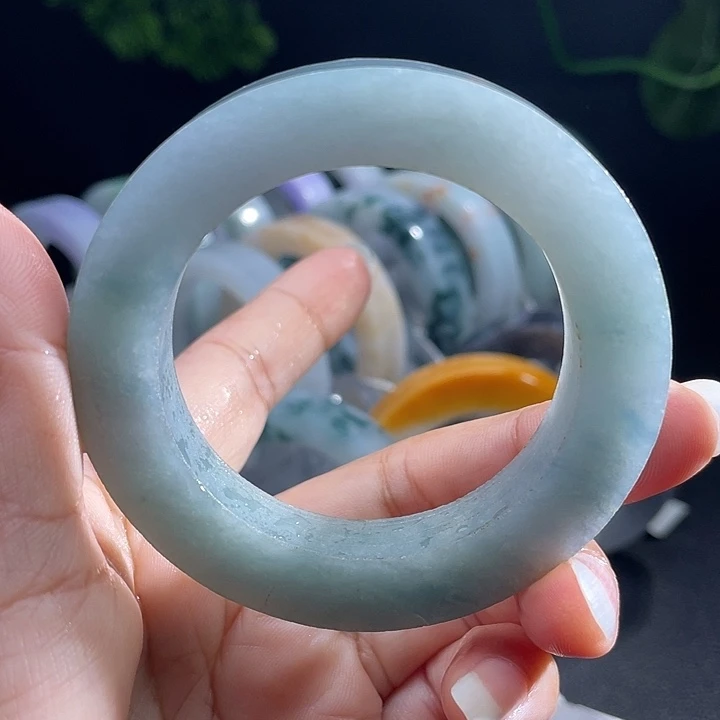 定制翡翠未镶嵌翡翠手镯