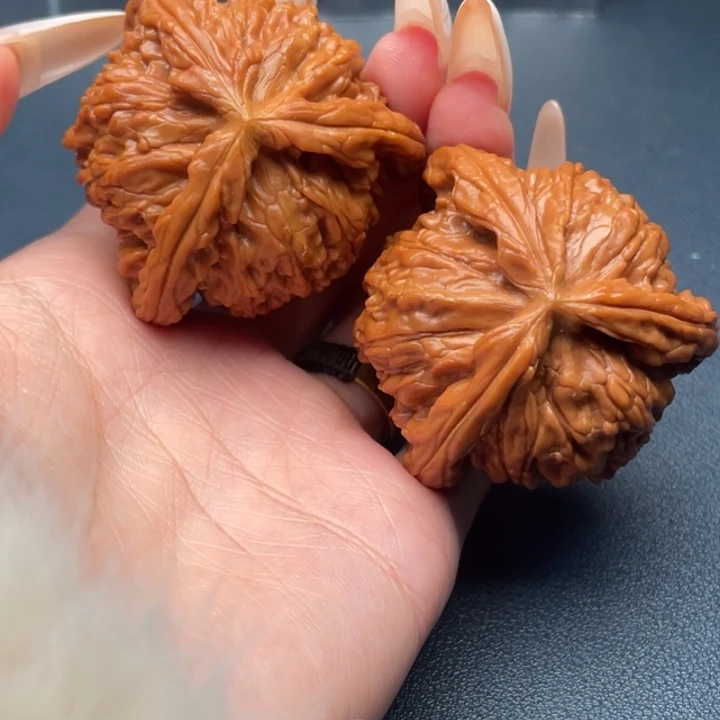 云***端吊坠文玩核桃白狮子