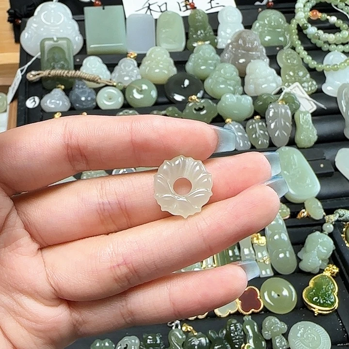 和田玉未镶嵌耳饰