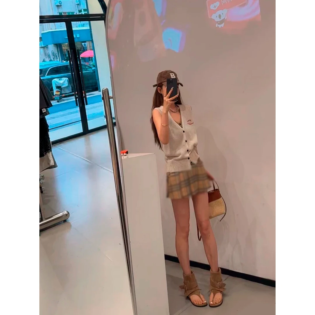 韩系少女感穿搭薄款V领常规款透气马夹针织衫格子百褶半身裙套装