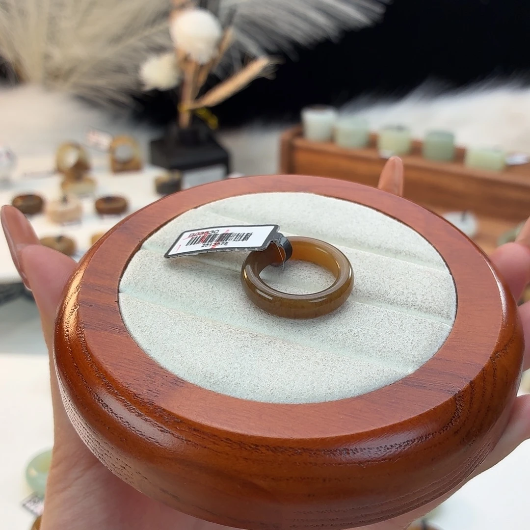 和田玉未镶嵌戒指糖色细条17.1j66