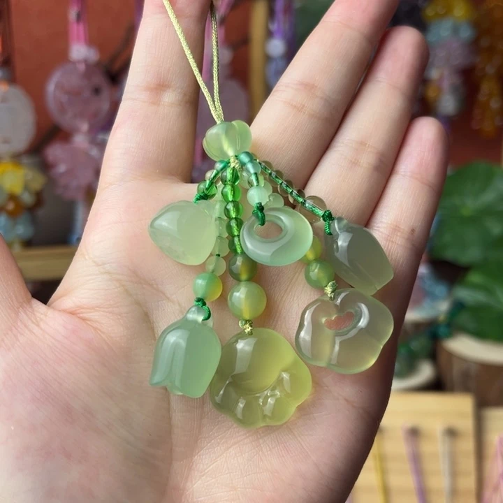 绿色多宝手机挂件