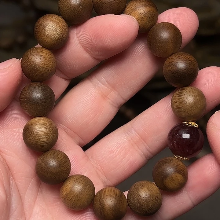 沉香手串越南芽庄白棋楠玉化1.2➕草莓金设计