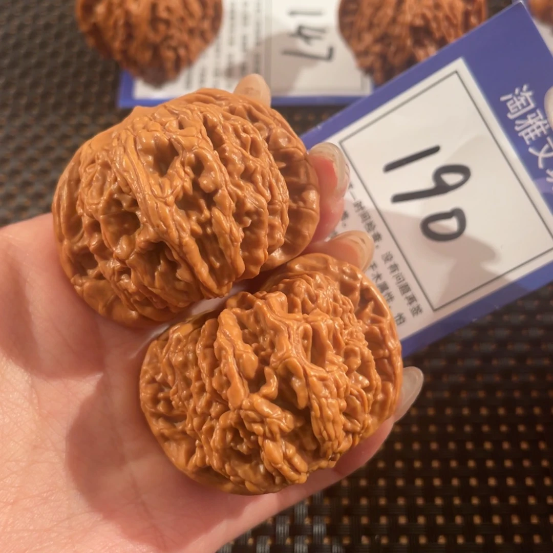 文玩核桃把件190号47尺虎头