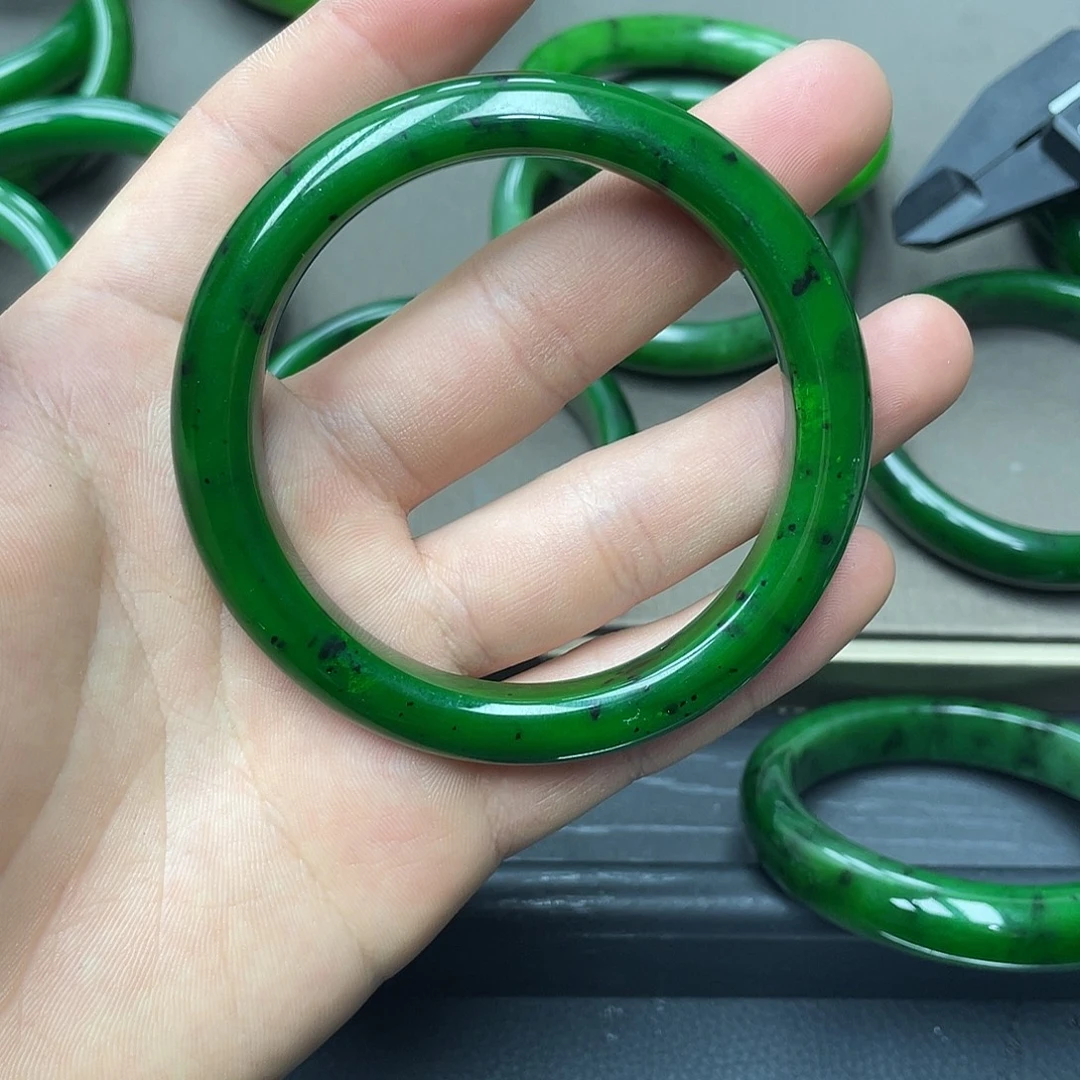 王***勋58手镯圈口辣绿色