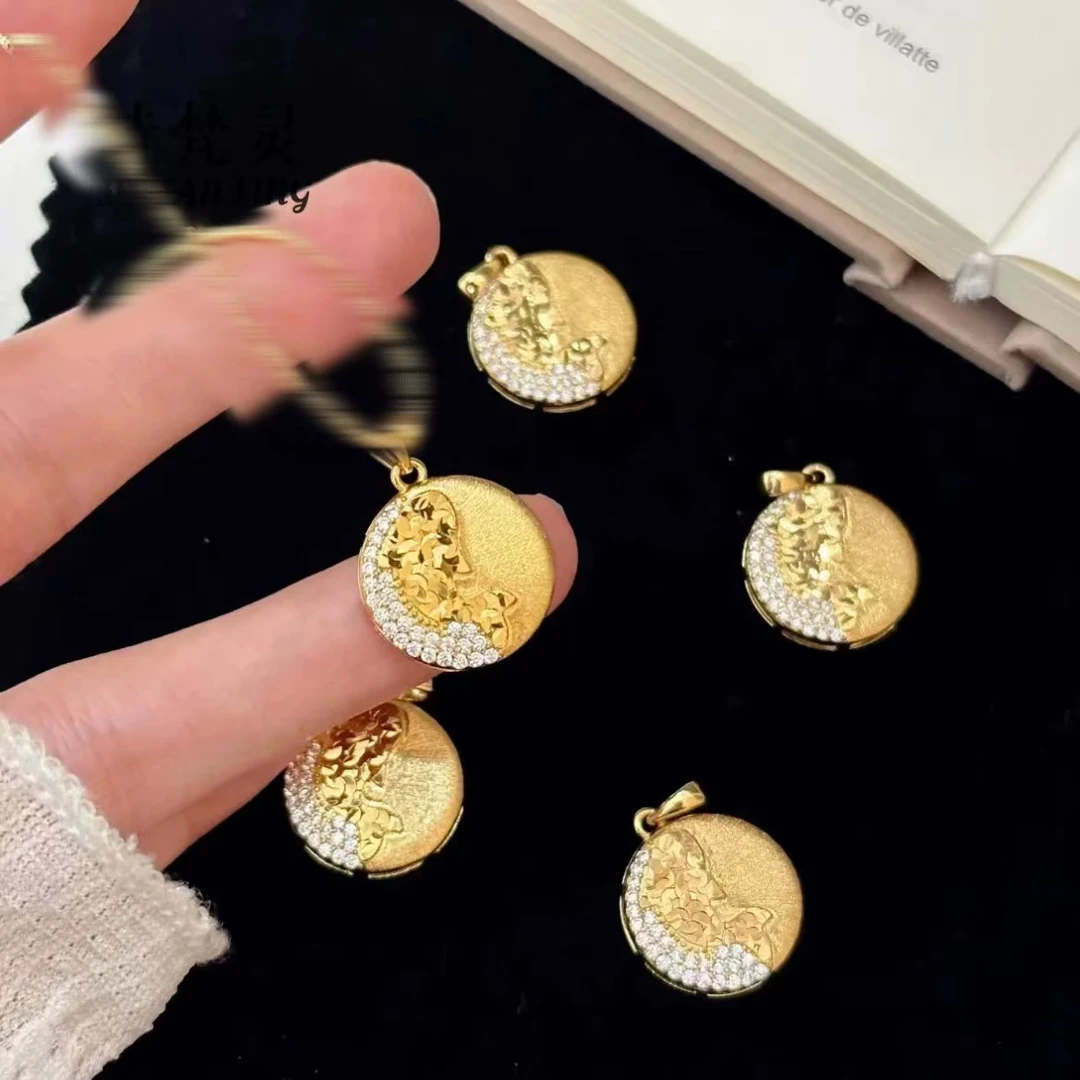 钛钢项链 钛钢材质 古法拉丝金碎冰鲸鱼项链