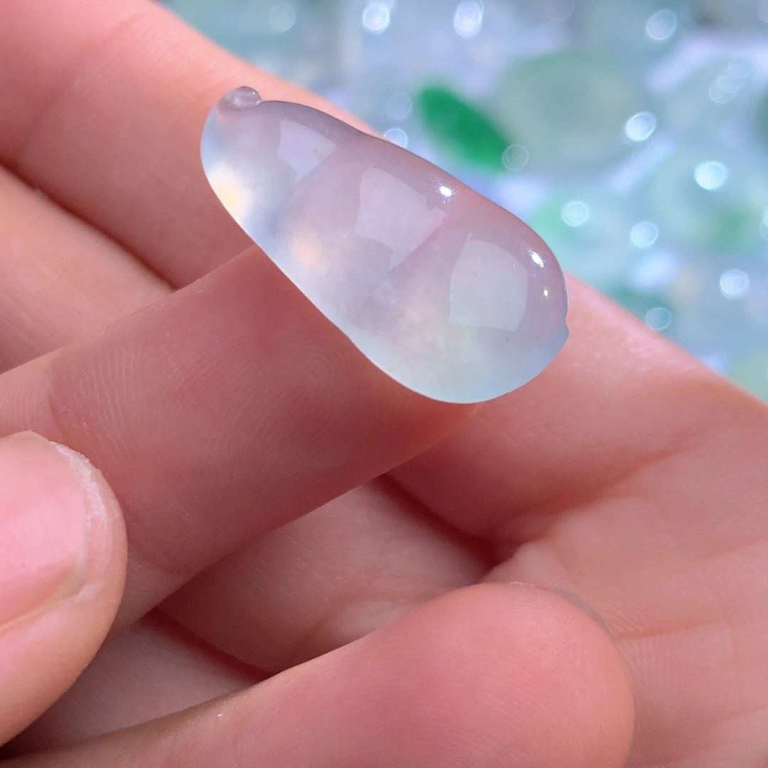 翡翠足金镶嵌颈饰缅甸