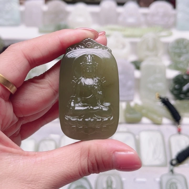 一***安和田玉未镶嵌颈饰