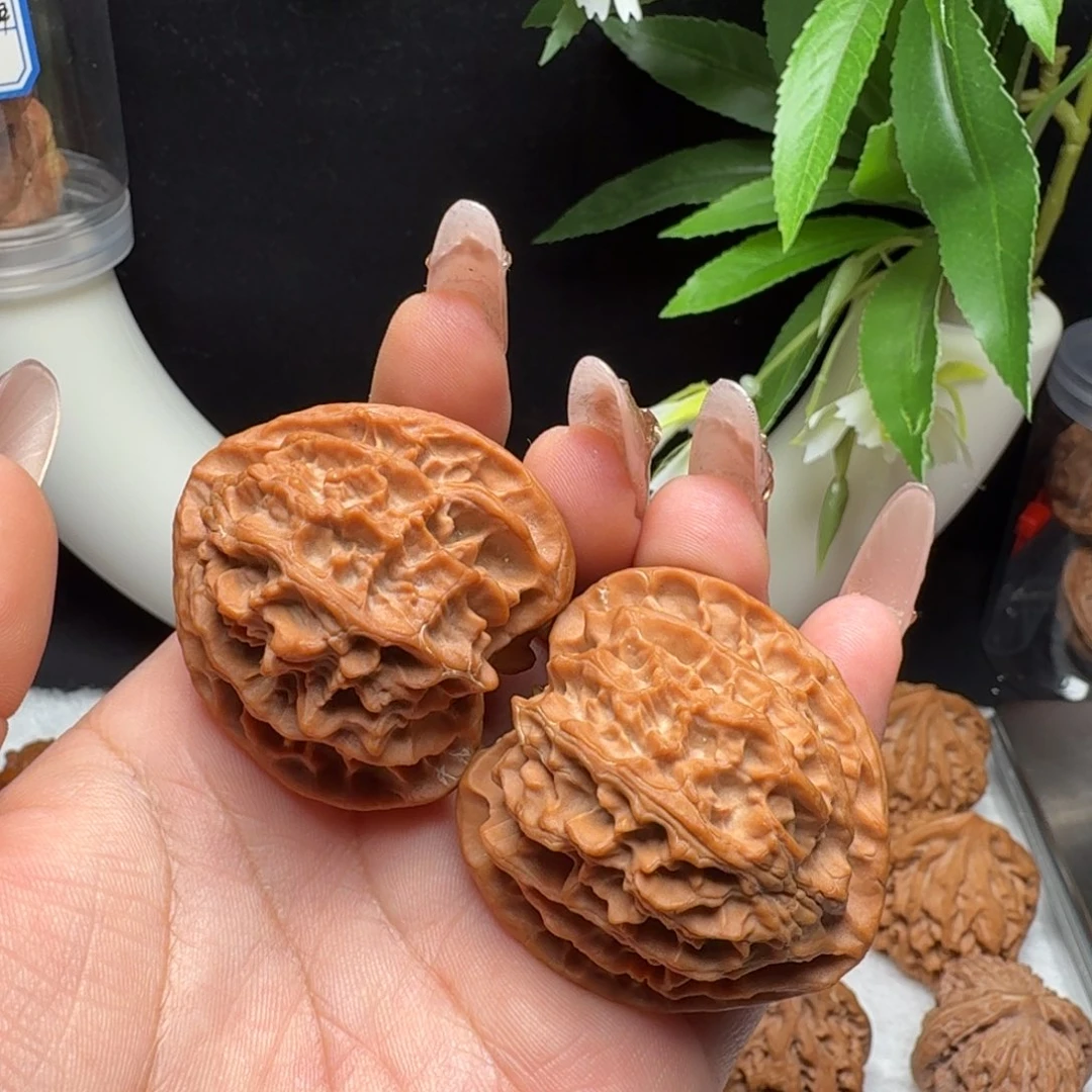 L***.文玩核桃把件40.5苹果园