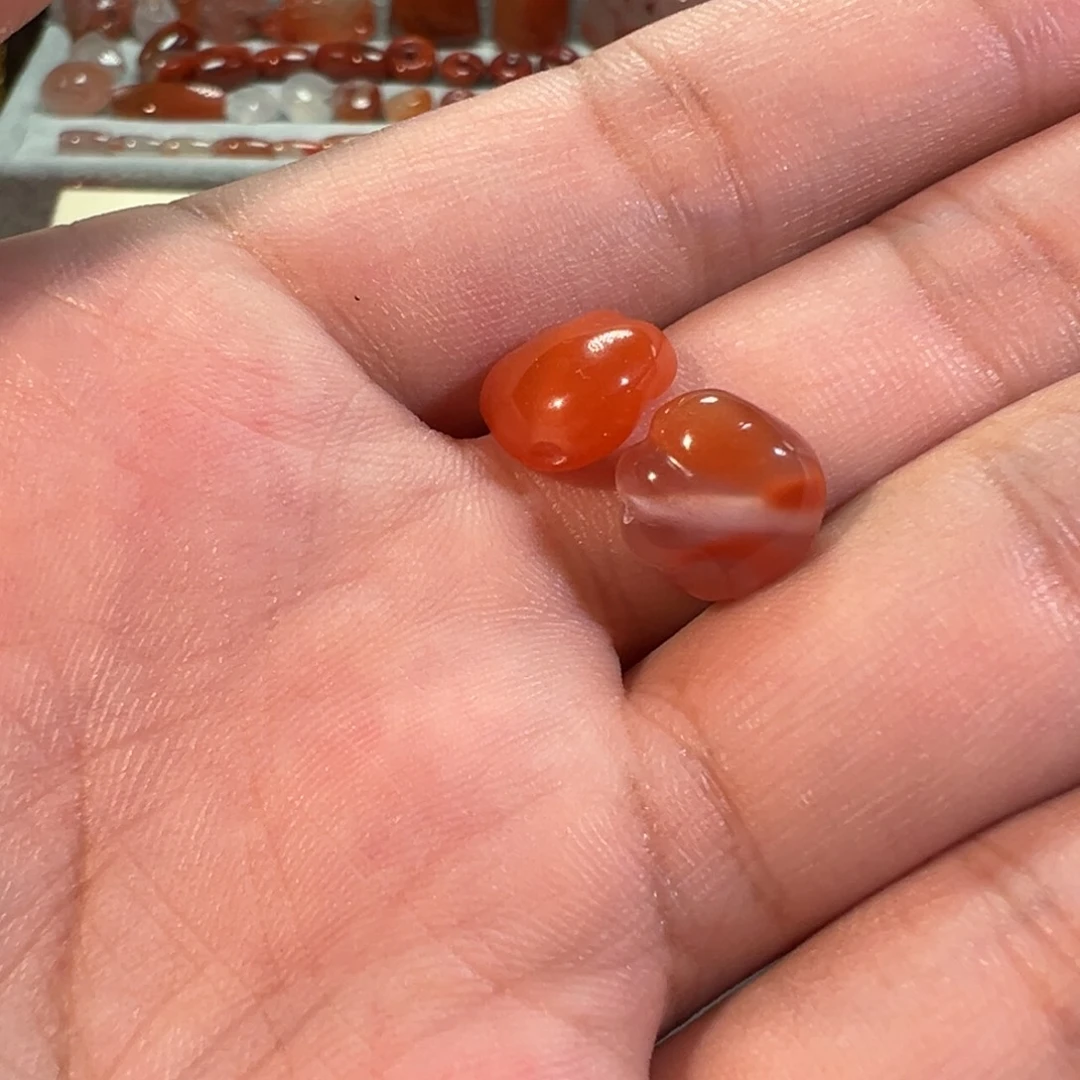 王***乐南红玛瑙川料未镶嵌两颗猫爪扩孔非质量问题不退换