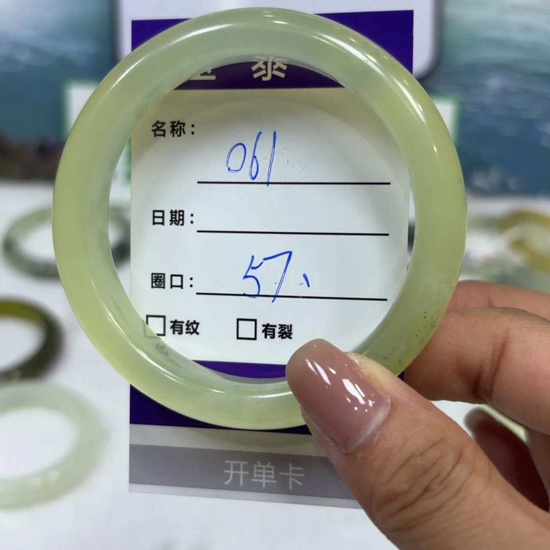 岫玉未镶嵌天然一****?天然