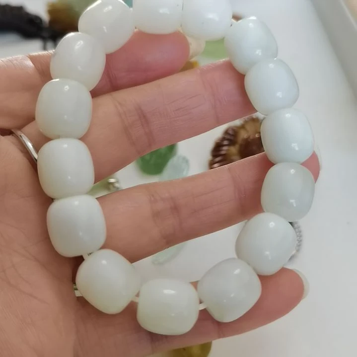 未镶嵌蛇纹石玉吊坠