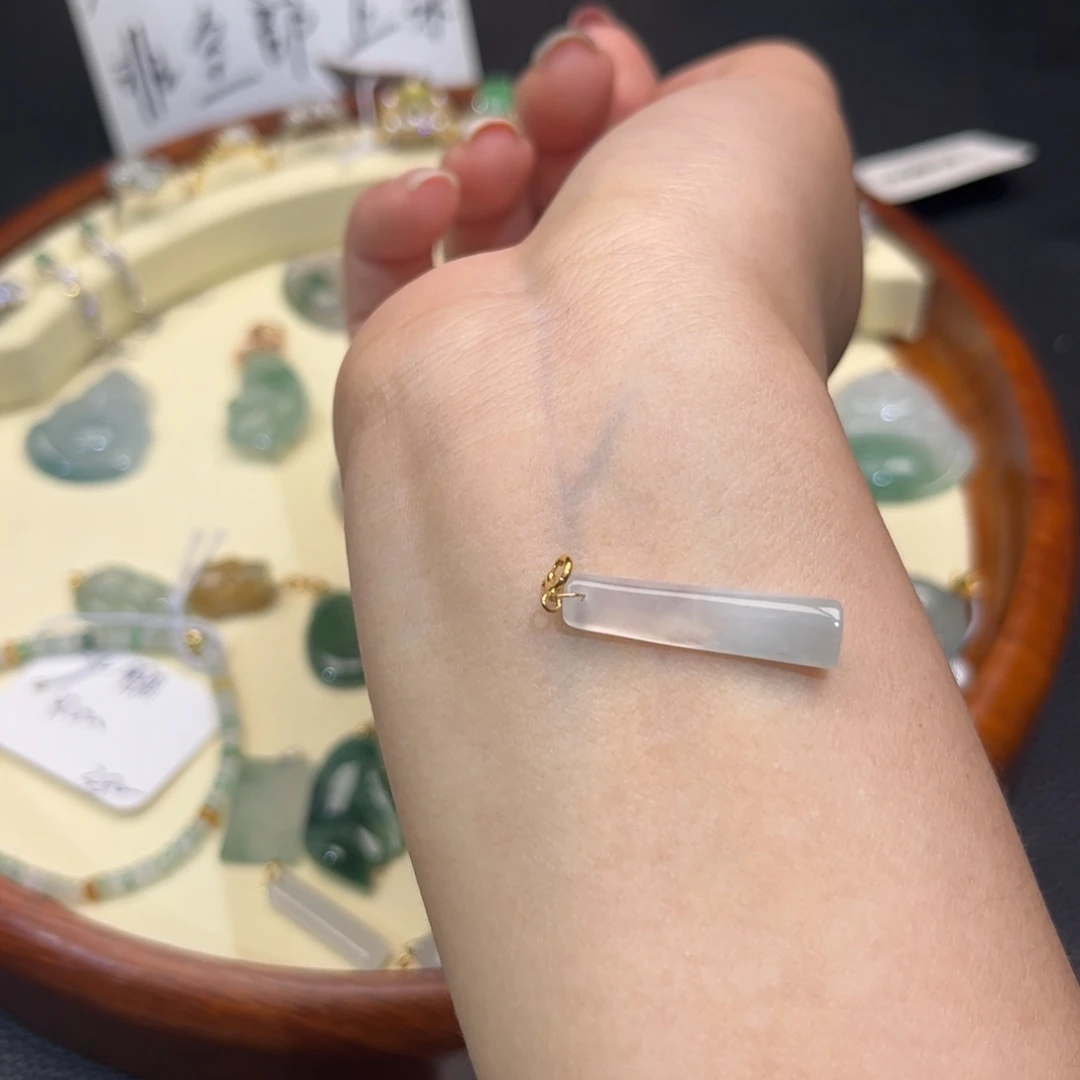 张***慧翡翠18K金镶嵌吊坠(不含链)挂件