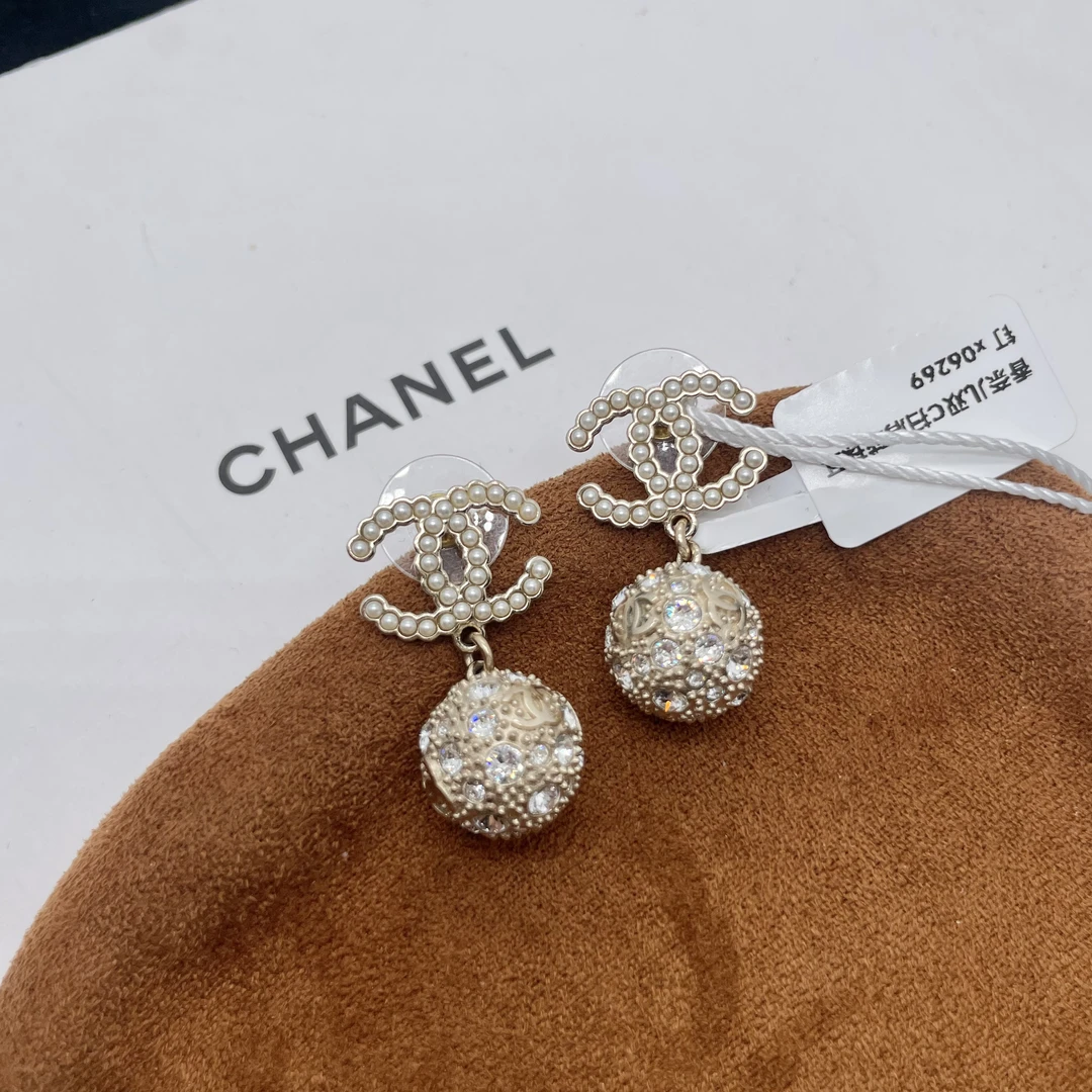 95新 Chanel/香奈儿 香奈儿双c密镶珠珠球球扫肩耳钉/x06269