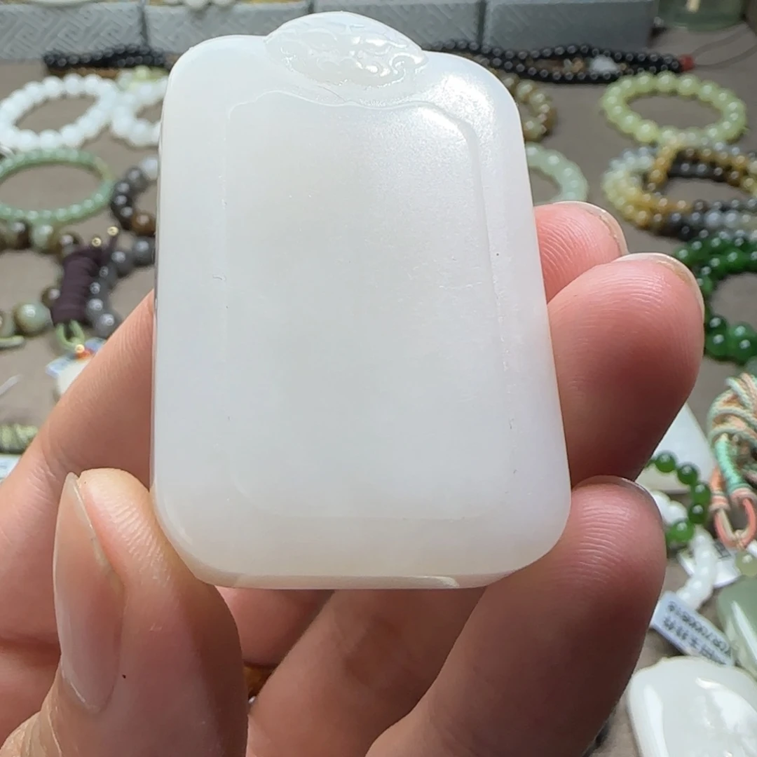 和田玉牌子未镶嵌稀***?