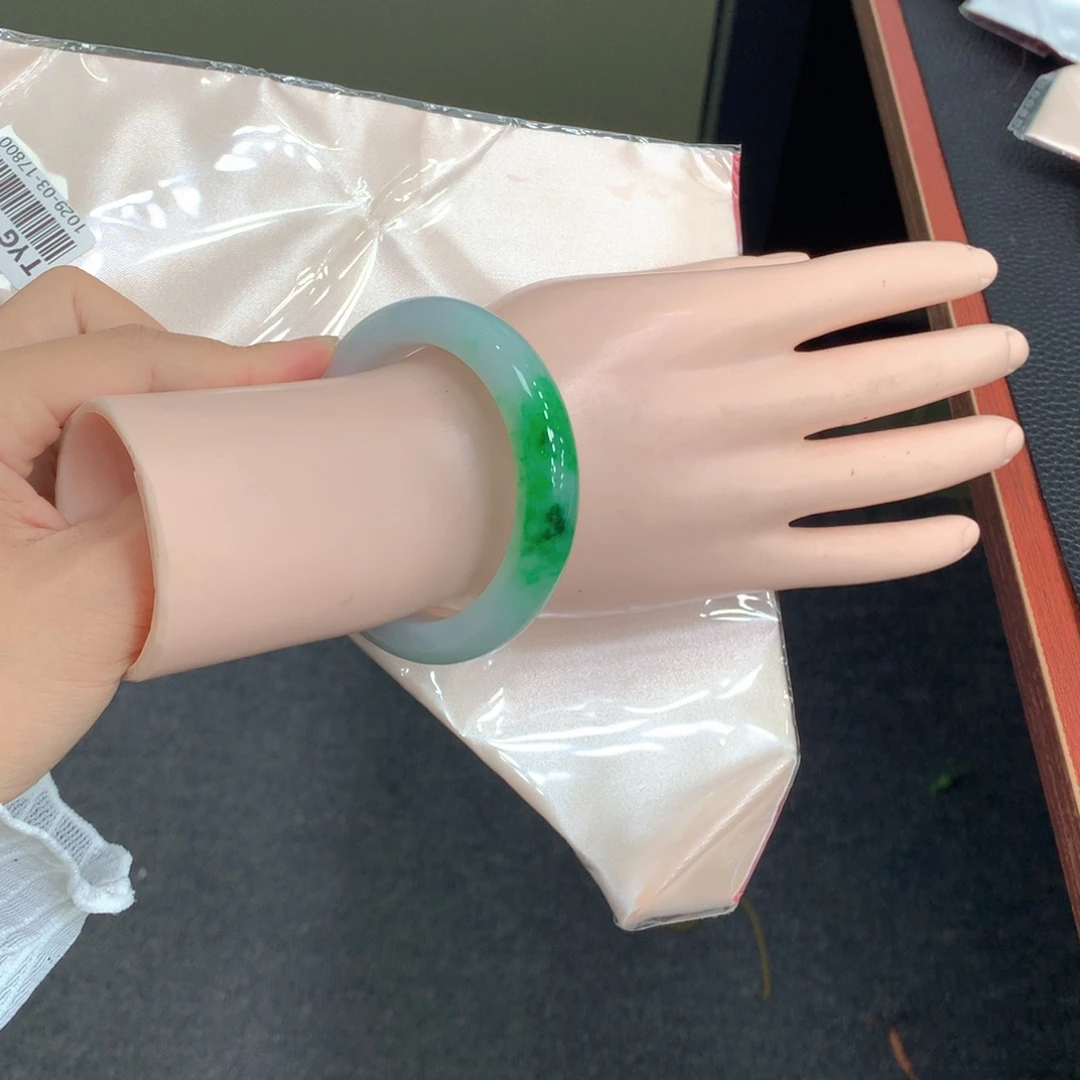 翡翠未镶嵌手镯翡翠