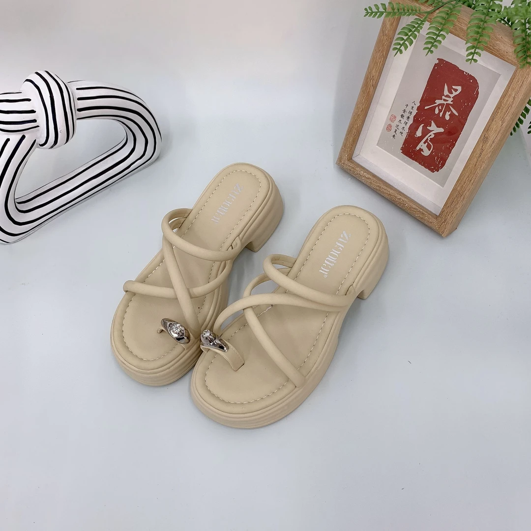 凉拖鞋女夏季外穿厚底休闲沙滩凉鞋水钻配裙子一字拖8582G