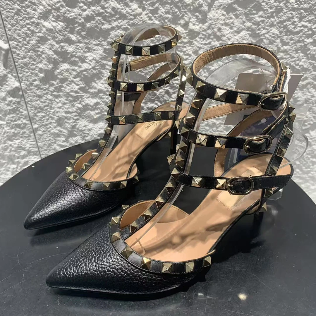 99新 Valentino/华伦天奴 37码/仔仔/黑色三环铆钉高跟鞋 1225