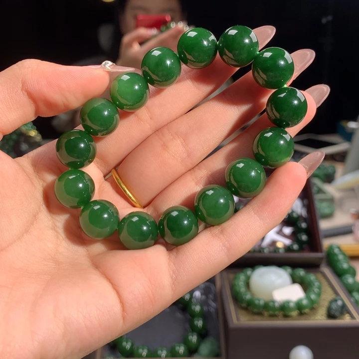 手链未镶嵌和田玉（碧玉）风****?