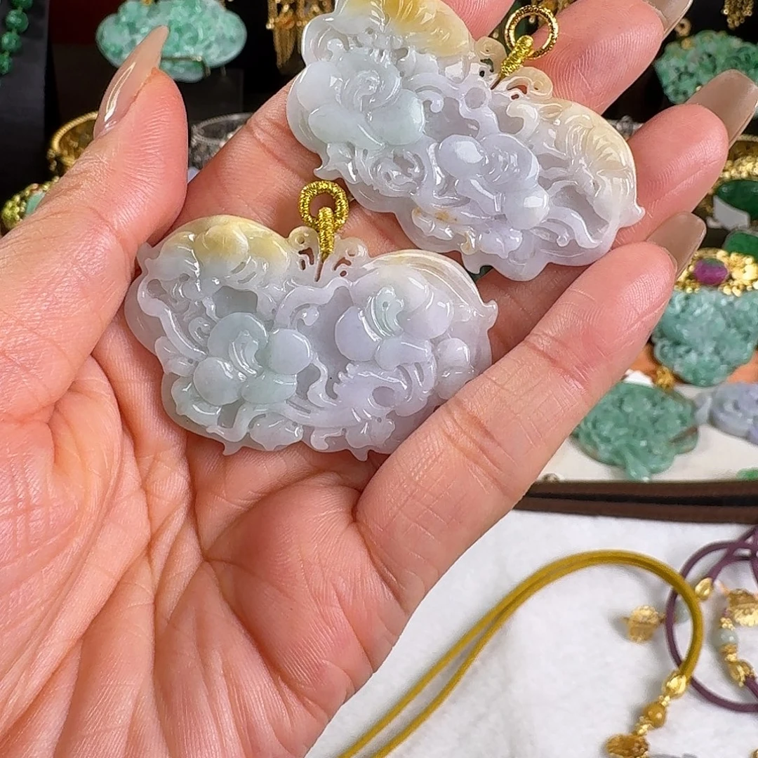 翡翠未镶嵌吊坠(赠链)